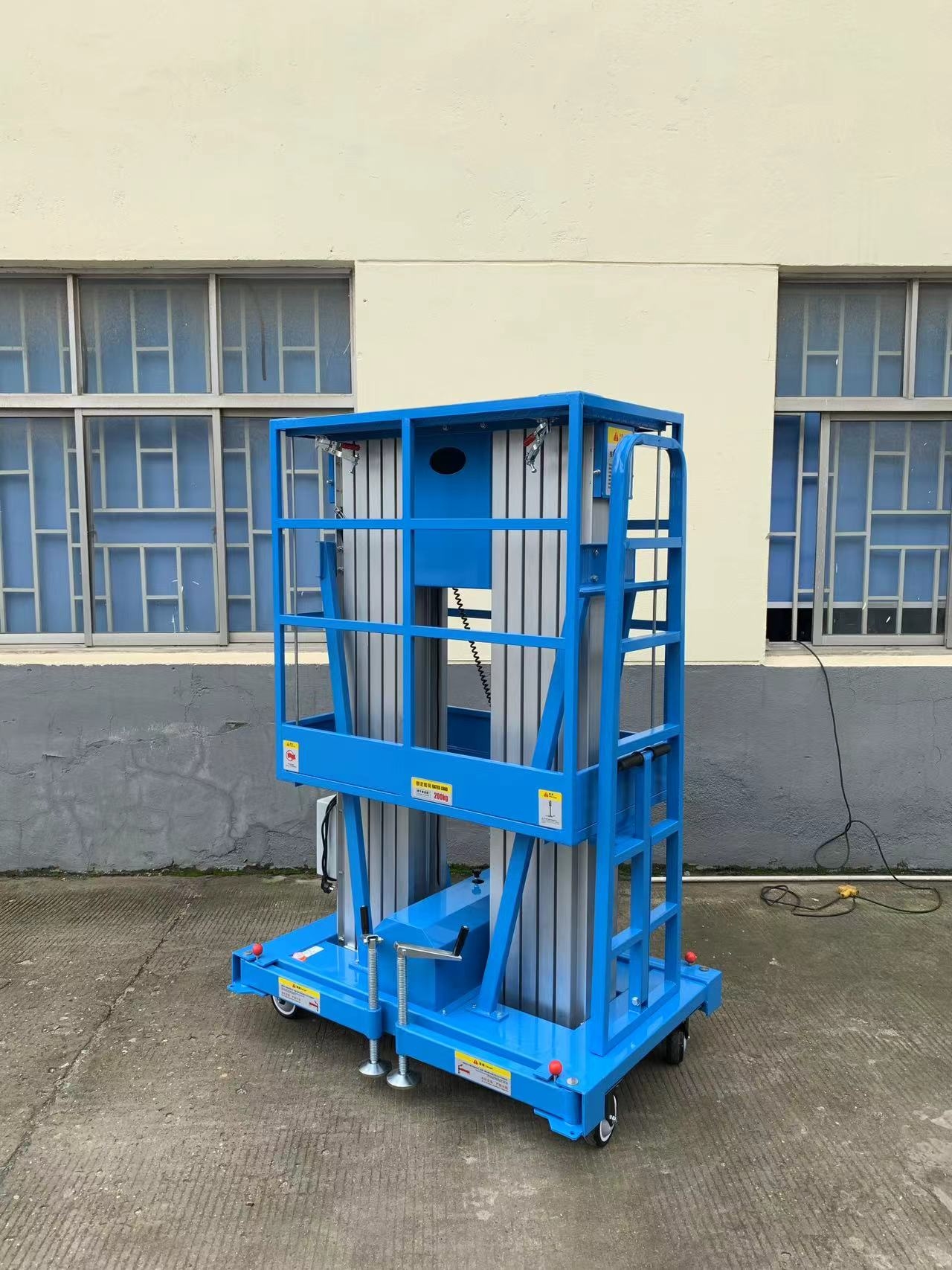 移動(dòng)鋁合金升降機